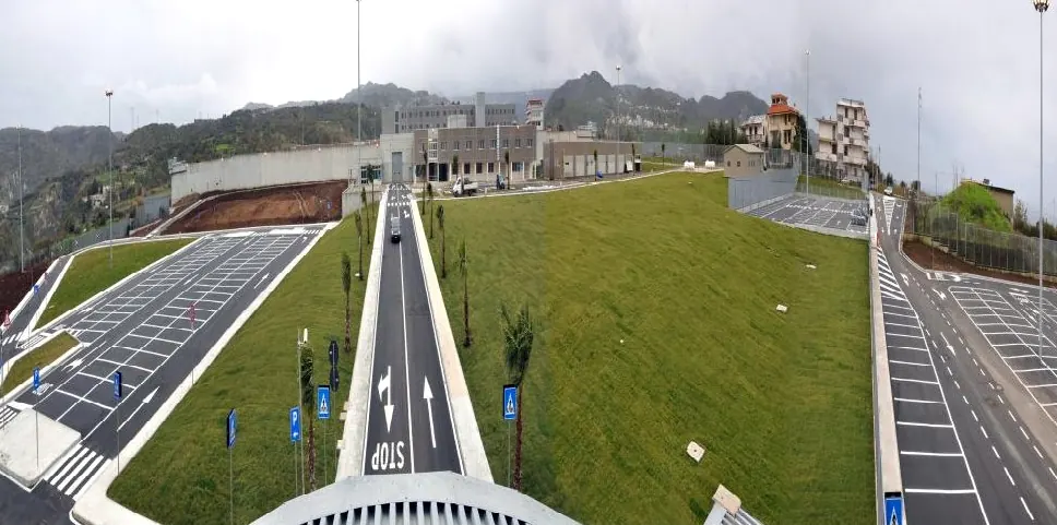 Vista dall'alto di viabilità interna, aree verdi e parcheggi realizzati